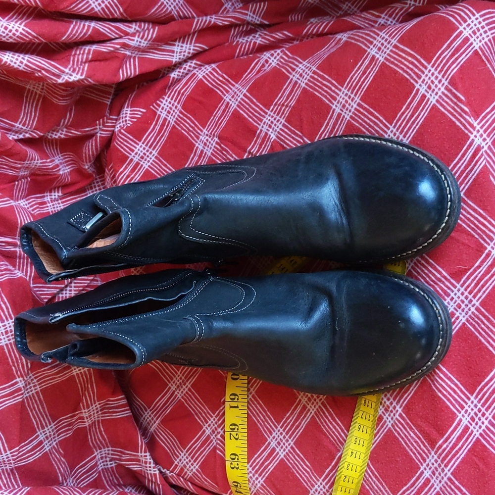 Taos booties